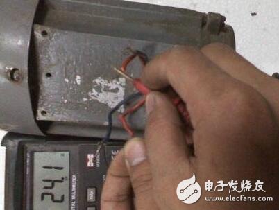 单相电机正反转接线图_220v正反转实物接线图_单相电机正反转原理图