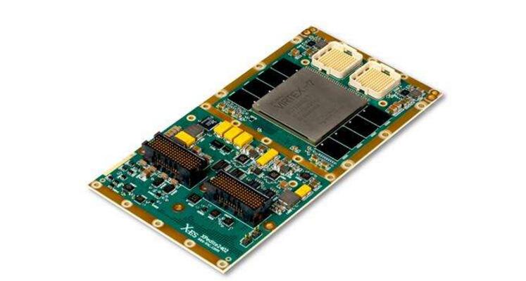 基于软硬件协同处理的小型轮式机器人平台