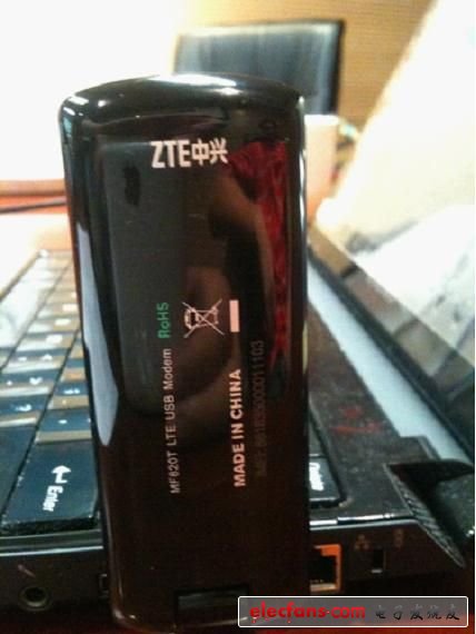 首款TD-LTE多模数据卡正面