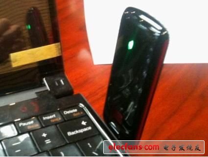  首款TD-LTE多模数据卡正面侧面